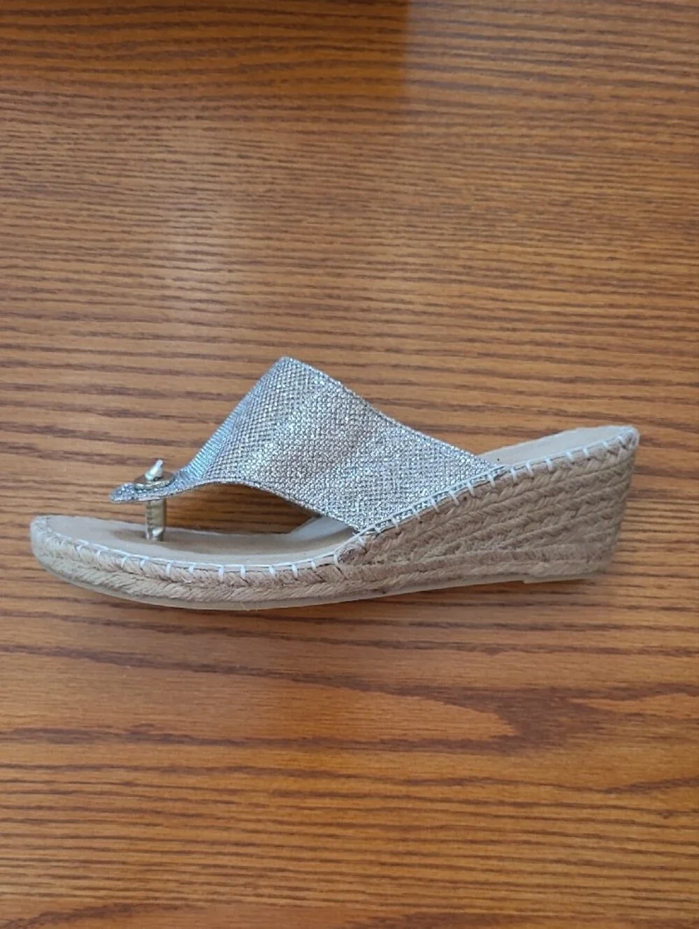 NIB Croft and Barrow Gold Metallic Wedge Thong  Espadrille Sandals